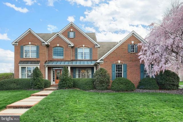 2119 BERNAYS DR, York, PA 17404