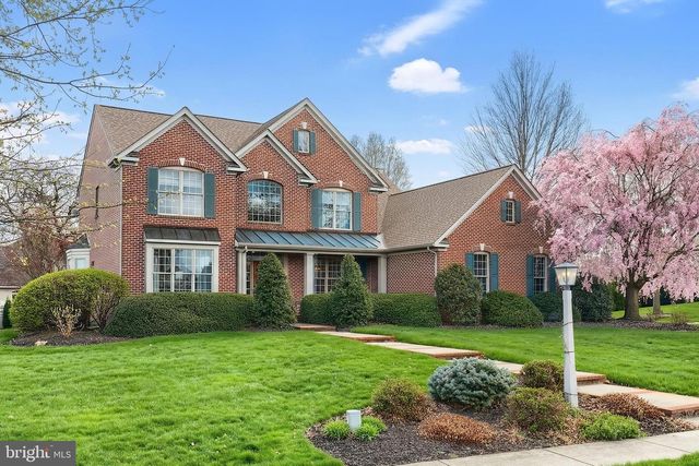 2119 BERNAYS DR, York, PA 17404