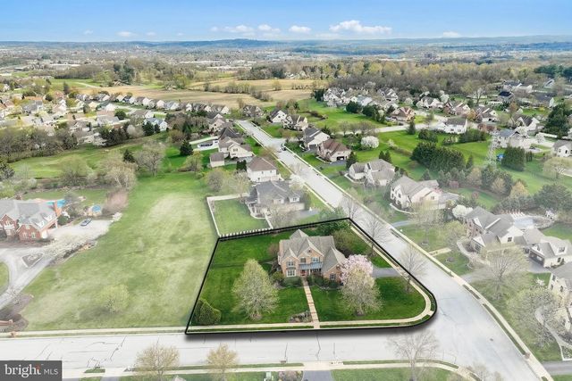 2119 BERNAYS DR, York, PA 17404