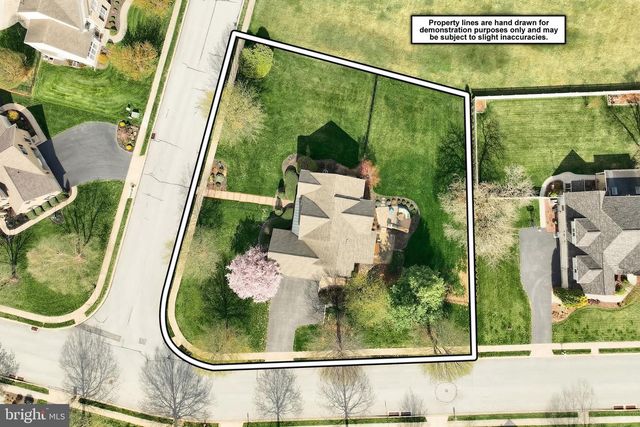 2119 BERNAYS DR, York, PA 17404