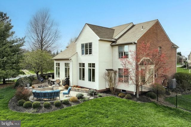 2119 BERNAYS DR, York, PA 17404