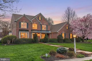 2119 BERNAYS DR, York, PA 17404