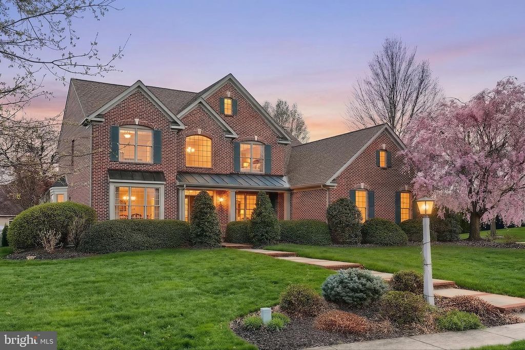 2119 BERNAYS DR, York, PA 17404