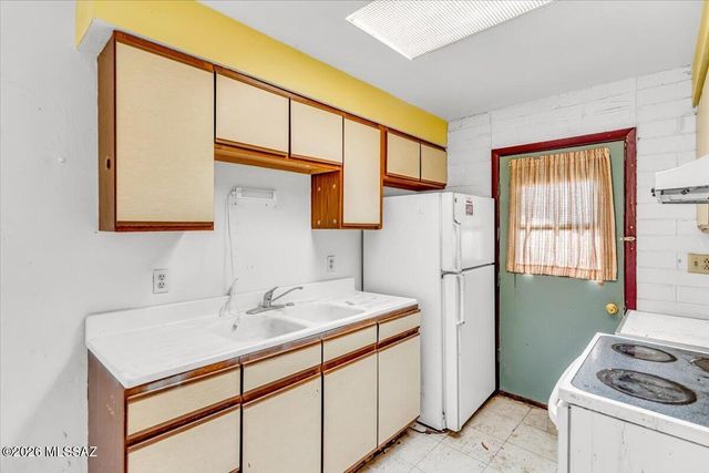 5009 W Dakota Street, Tucson, AZ 85757