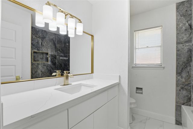 1910 Green Meadow Court, Arlington, TX 76013