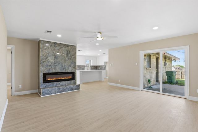 1910 Green Meadow Court, Arlington, TX 76013