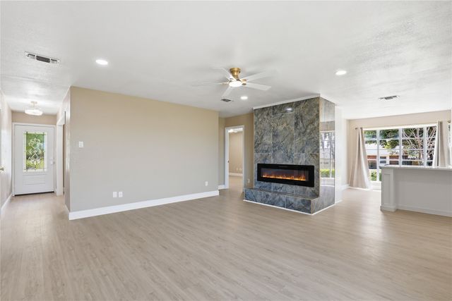 1910 Green Meadow Court, Arlington, TX 76013