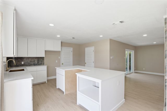 1910 Green Meadow Court, Arlington, TX 76013