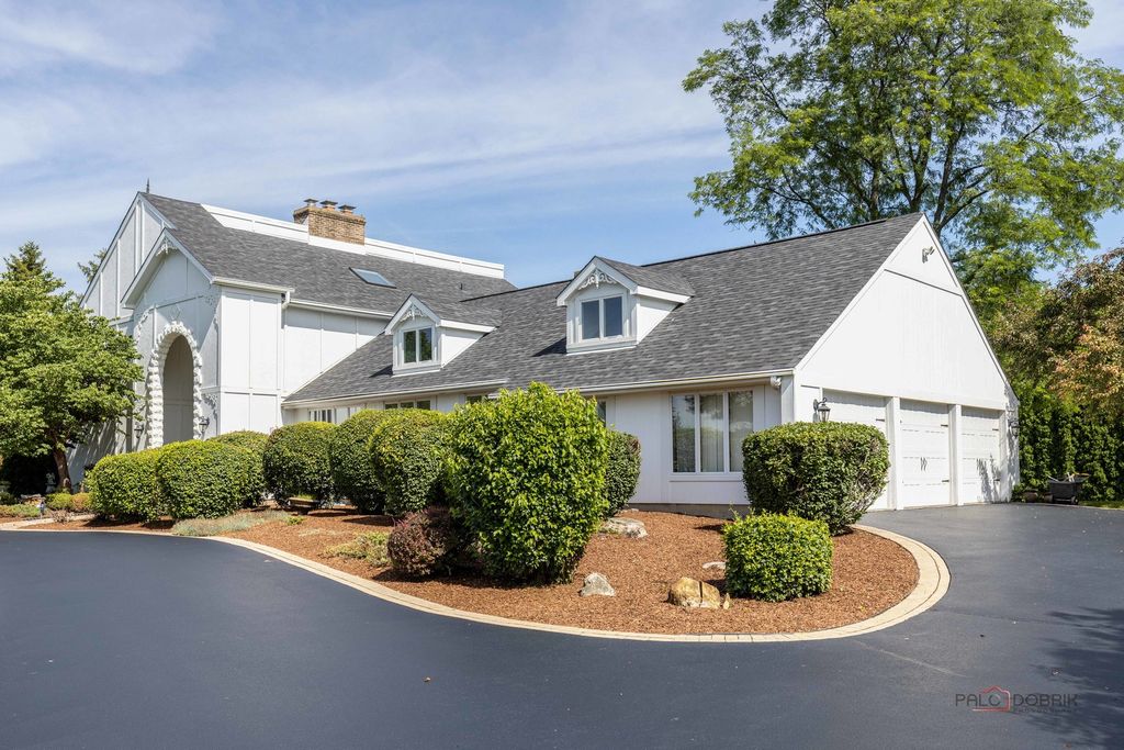11 LAKE VIEW Road, Hawthorn Woods, IL 60047