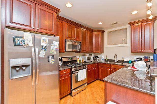 2414 W Moffat Street 1, Chicago, IL 60647