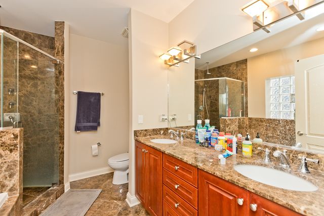 2414 W Moffat Street 1, Chicago, IL 60647