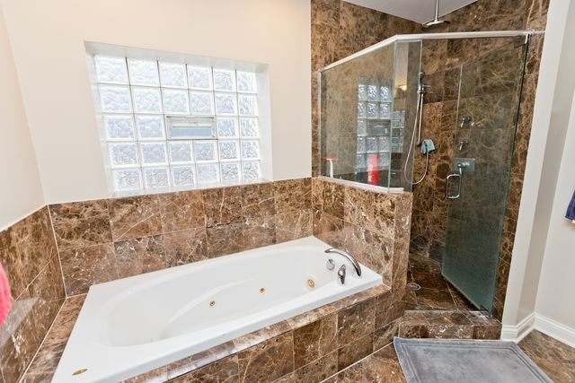 2414 W Moffat Street 1, Chicago, IL 60647