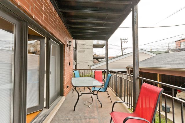 2414 W Moffat Street 1, Chicago, IL 60647