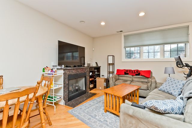 2414 W Moffat Street 1, Chicago, IL 60647