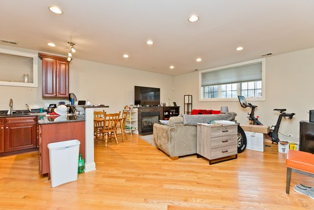 2414 W Moffat Street 1, Chicago, IL 60647