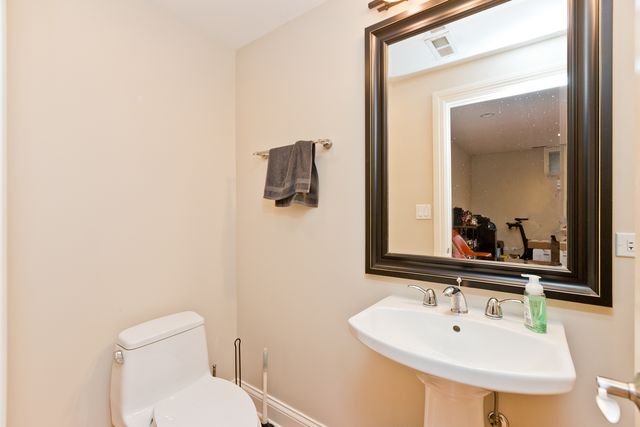 2414 W Moffat Street 1, Chicago, IL 60647