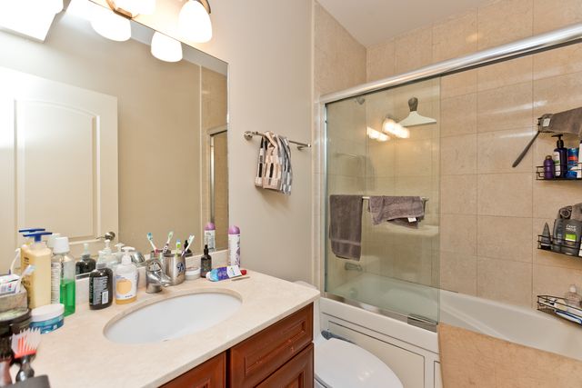 2414 W Moffat Street 1, Chicago, IL 60647