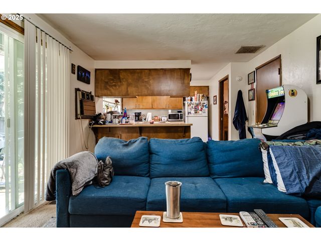 3911 PAM St, Eugene, OR 97402