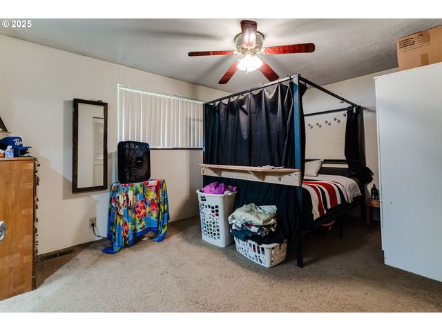 3911 PAM St, Eugene, OR 97402