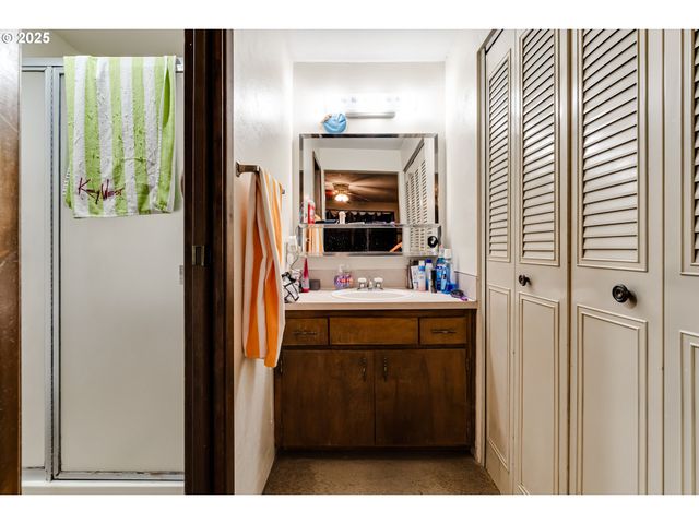 3911 PAM St, Eugene, OR 97402