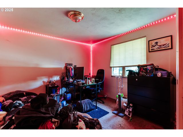 3911 PAM St, Eugene, OR 97402