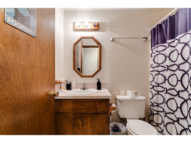 3911 PAM St, Eugene, OR 97402