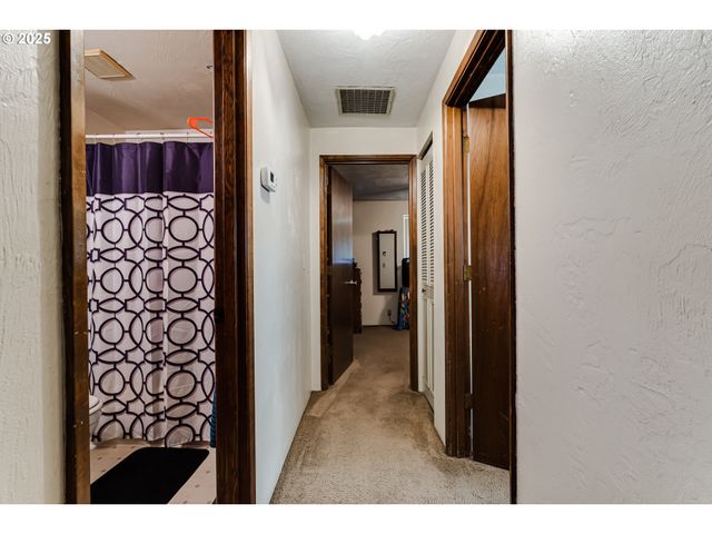 3911 PAM St, Eugene, OR 97402