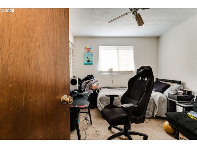 3911 PAM St, Eugene, OR 97402