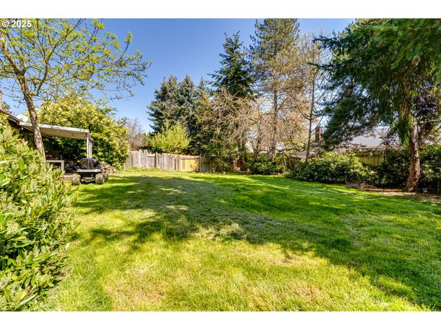 3911 PAM St, Eugene, OR 97402