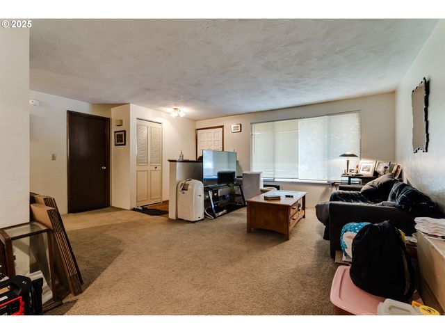 3911 PAM St, Eugene, OR 97402