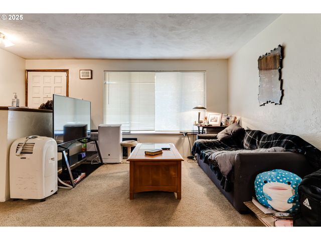 3911 PAM St, Eugene, OR 97402