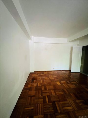 24 Metropolitan Oval 1E, Bronx, NY 10462