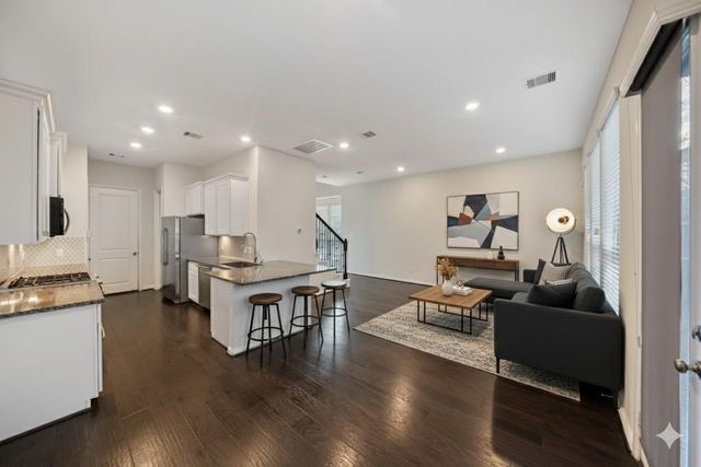 708 Ivory Manor Drive, Houston, TX 77018