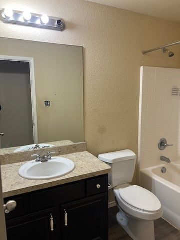 319 Candlewood Circle, Gainesville, TX 76240