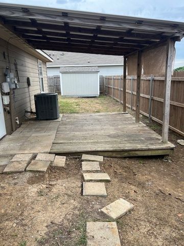 319 Candlewood Circle, Gainesville, TX 76240