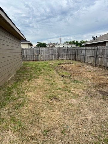 319 Candlewood Circle, Gainesville, TX 76240