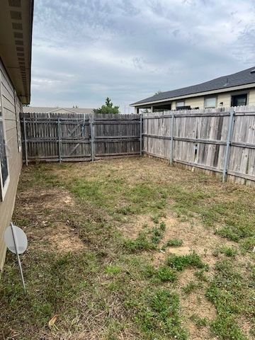 319 Candlewood Circle, Gainesville, TX 76240