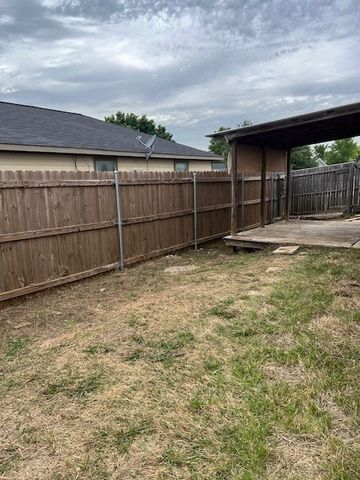 319 Candlewood Circle, Gainesville, TX 76240