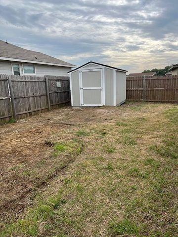 319 Candlewood Circle, Gainesville, TX 76240