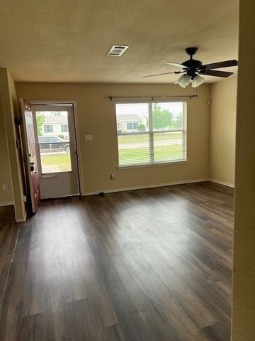 319 Candlewood Circle, Gainesville, TX 76240