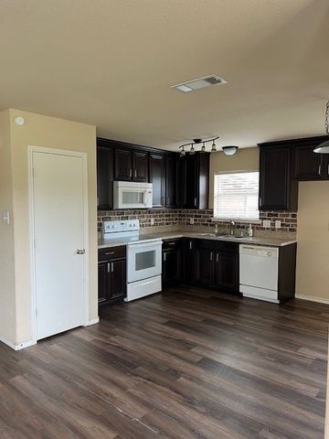 319 Candlewood Circle, Gainesville, TX 76240