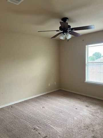 319 Candlewood Circle, Gainesville, TX 76240