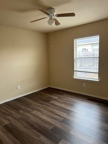 319 Candlewood Circle, Gainesville, TX 76240
