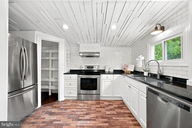 9117 3RD ST, Lanham, MD 20706