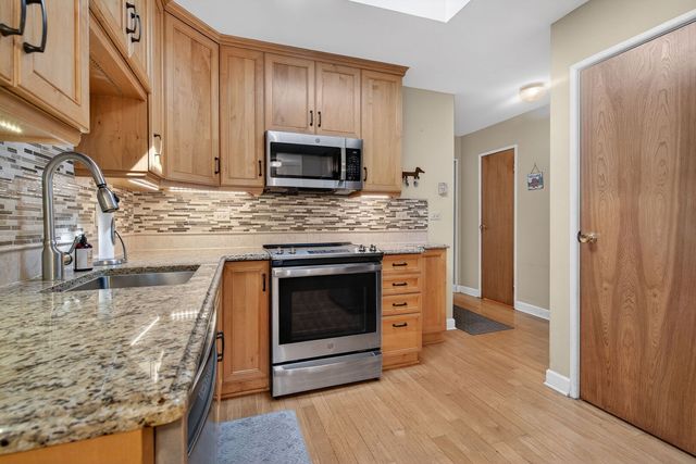 6 Charlestown Court, Bolingbrook, IL 60440