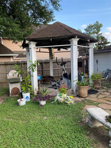 15518 Dawnbrook Dr, Houston, TX 77068