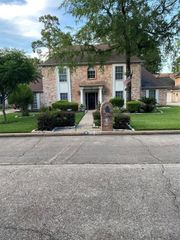 15518 Dawnbrook Dr, Houston, TX 77068