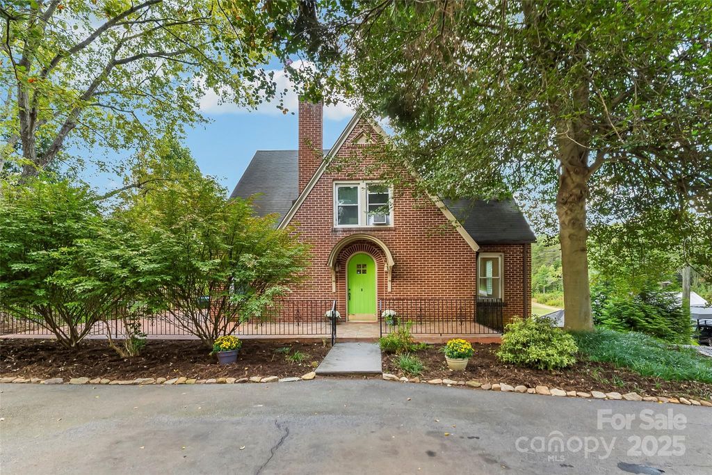 1205 E Union Street, Morganton, NC 28655