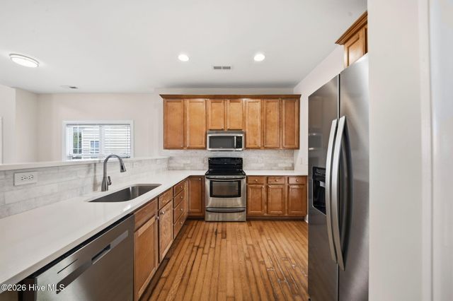 102 Phoebee Court, Hampstead, NC 28443
