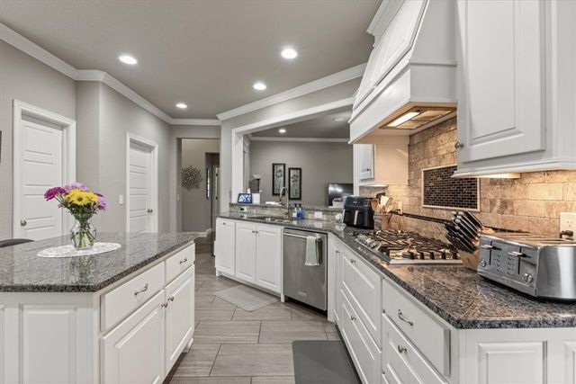 5311 S 60th Place, Rogers, AR 72758